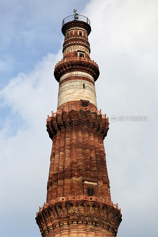 Qutub Minar direct Below，德里，印度